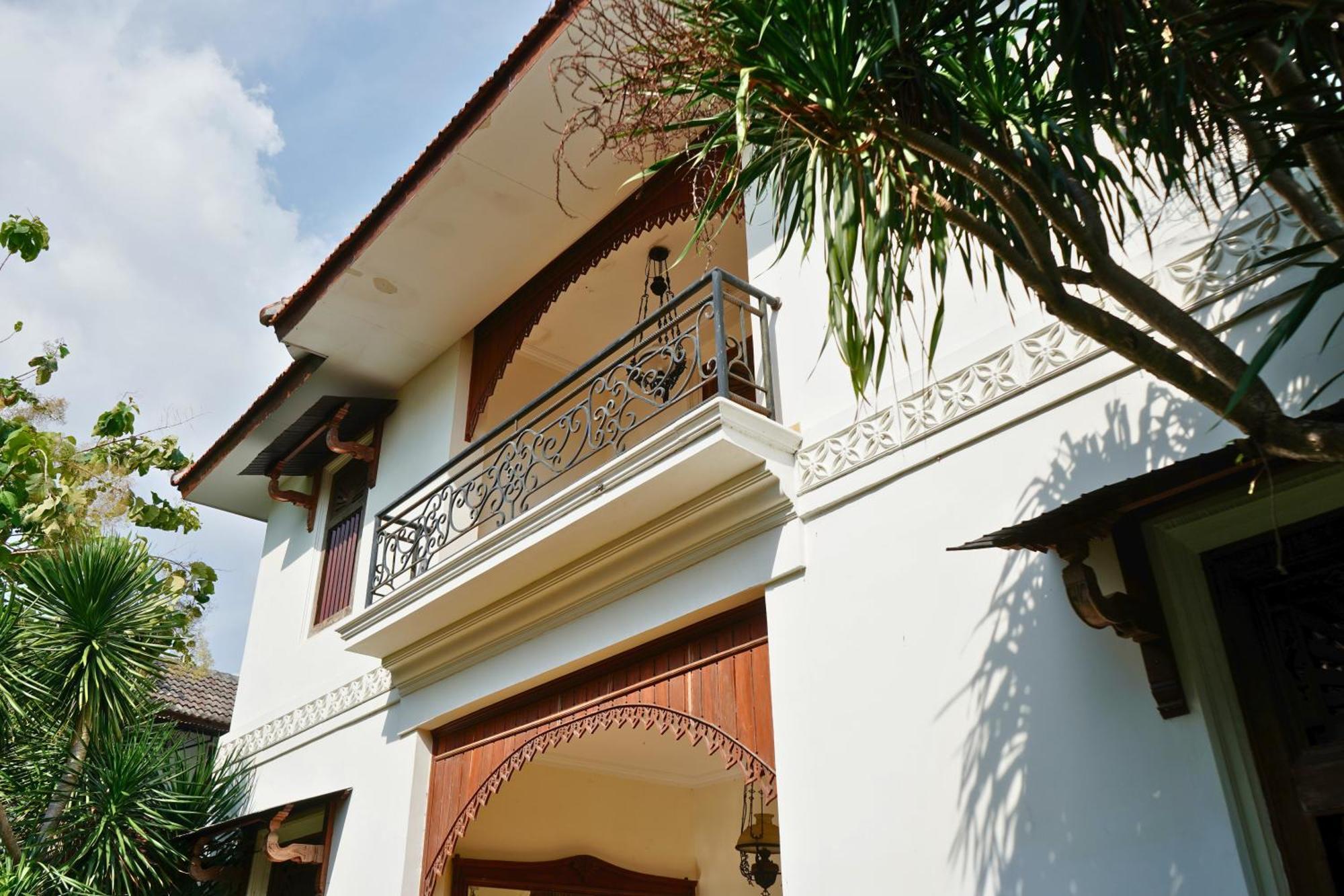 The Mangkoro Hotel By Sinergi Baturetno Esterno foto